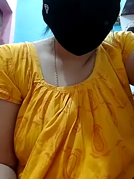 Snapshot of diyabannerjee chatting on February 20, 3:03 am diyabannerjee online show from February 20, 3:03 am