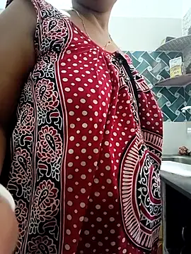 Hot-Tinaa online show from April 18, 3:43 am