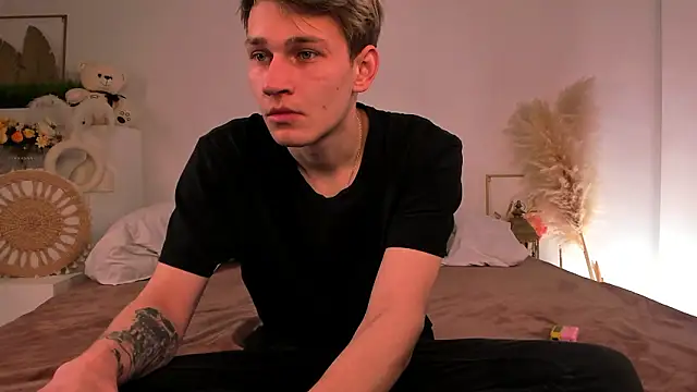 Snapshot of Volan_Starts chatting on February 25, 12:04 pm Volan Starts online show from February 25, 12:04 pm