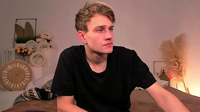 Snapshot of Volan_Starts chatting on February 27, 12:05 pm Volan Starts online show from February 27, 12:05 pm