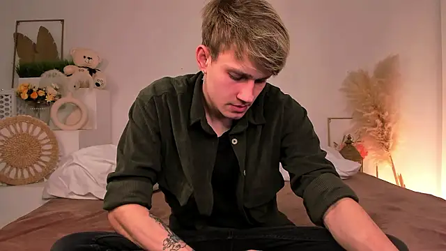 Snapshot of Volan_Starts chatting on February 28, 12:06 pm Volan Starts online show from February 28, 12:06 pm