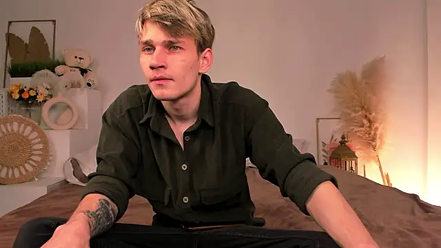 Snapshot of Volan_Starts chatting on March 1, 12:07 pm Volan Starts online show from March 1, 12:07 pm