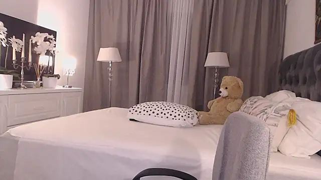 SilverMiss online show from April 4, 6:49 pm