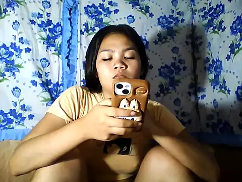 PinaySkinnyJust18 online show from April 9, 9:20 pm