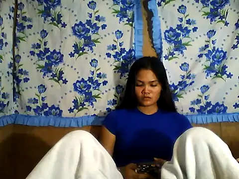 PinaySkinnyJust18 online show from April 16, 10:16 am