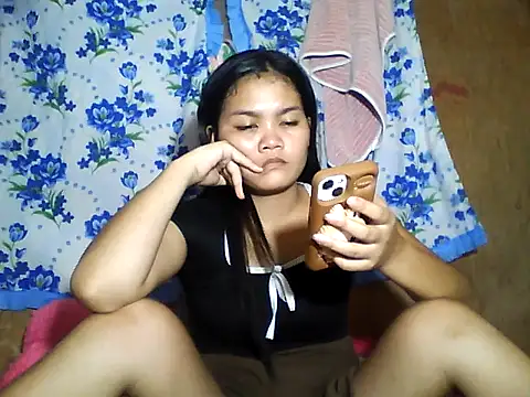 Snapshot of PinaySkinnyJust18 chatting on June 6, 9:47 am PinaySkinnyJust18 online show from June 6, 9:47 am