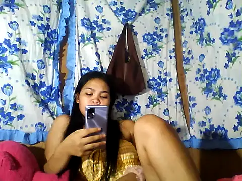 Snapshot of PinaySkinnyJust18 chatting on June 28, 4:29 am PinaySkinnyJust18 online show from June 28, 4:29 am