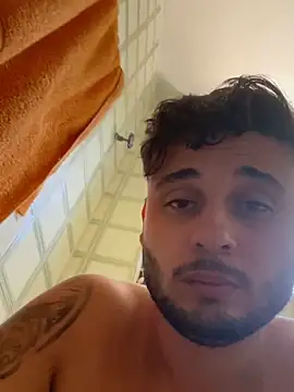 Snapshot of peuba12 chatting on February 12, 1:39 pm peuba12 online show from February 12, 1:39 pm