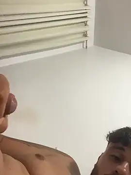 Snapshot of peuba12 chatting on February 23, 12:41 am peuba12 online show from February 23, 12:41 am