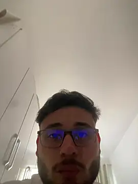 Snapshot of peuba12 chatting on February 23, 1:19 pm peuba12 online show from February 23, 1:19 pm