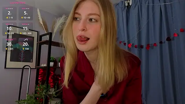 Snapshot of LanaRoxxy chatting on March 13, 12:34 pm LanaRoxxy online show from March 13, 12:34 pm