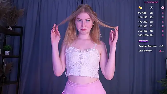 Snapshot of LanaRoxxy chatting on April 4, 12:24 pm LanaRoxxy online show from April 4, 12:24 pm