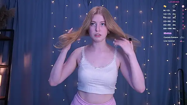 Snapshot of LanaRoxxy chatting on April 16, 12:50 pm LanaRoxxy online show from April 16, 12:50 pm