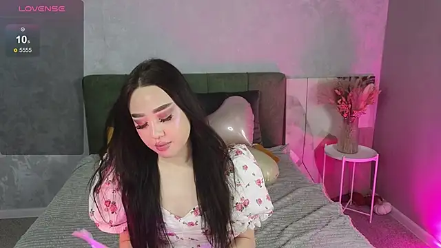 Snapshot of NaomiKim_ chatting on February 14, 1:24 am NaomiKim online show from February 14, 1:24 am