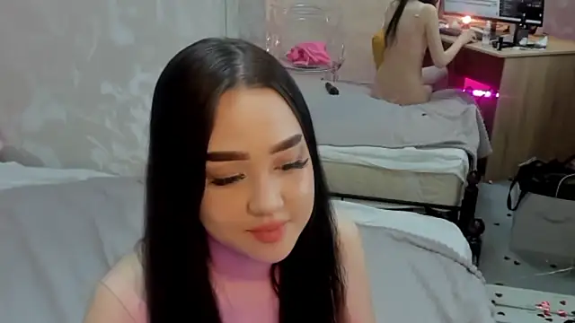 Snapshot of NaomiKim_ chatting on February 21, 1:34 pm NaomiKim online show from February 21, 1:34 pm