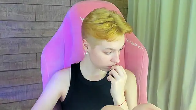 Snapshot of AgataGate chatting on February 4, 3:23 am AgataGate online show from February 4, 3:23 am