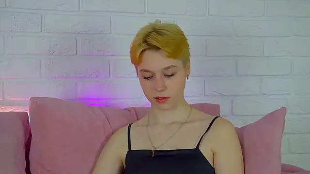 Snapshot of AgataGate chatting on February 21, 4:35 am AgataGate online show from February 21, 4:35 am