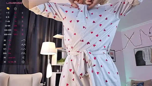 Snapshot of t_A_T_u chatting on February 28, 8:04 am t A T u online show from February 28, 8:04 am