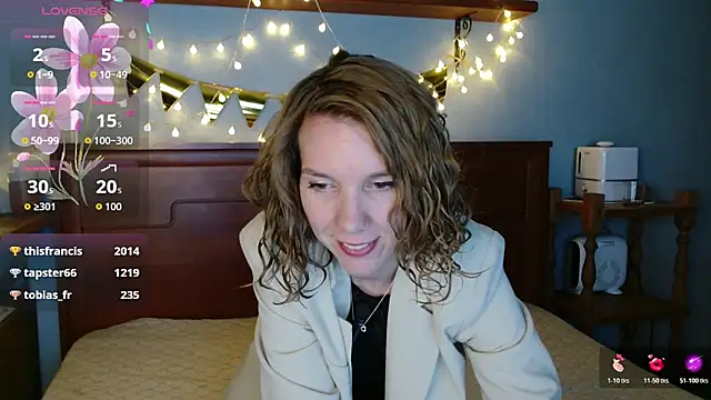 Daisy Lovely online show from April 8, 4:23 am