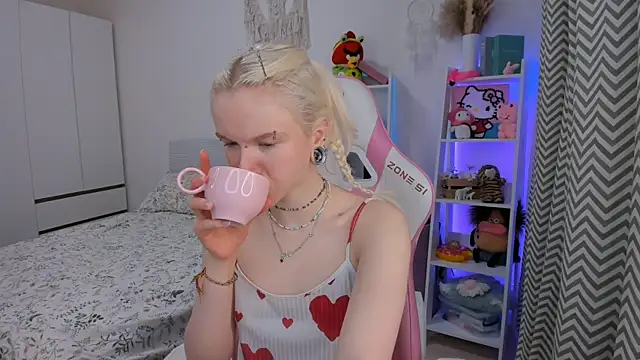 Mia WaterFall online show from February 10, 3:21 am