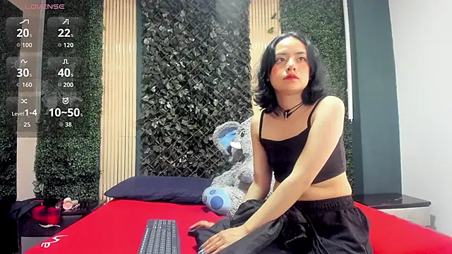 IvyyEmerald online show from February 9, 1:04 pm