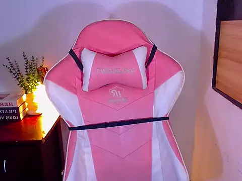 Snapshot of SeducingMonica chatting on February 17, 11:55 pm SeducingMonica online show from February 17, 11:55 pm