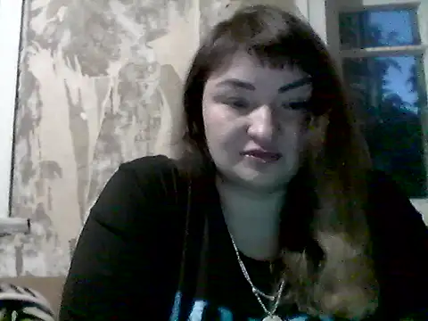 Snapshot of AllinaKis chatting on June 1, 6:20 pm AllinaKis online show from June 1, 6:20 pm