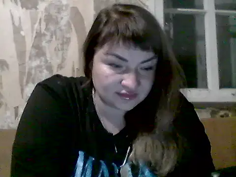 Snapshot of AllinaKis chatting on June 2, 6:54 pm AllinaKis online show from June 2, 6:54 pm