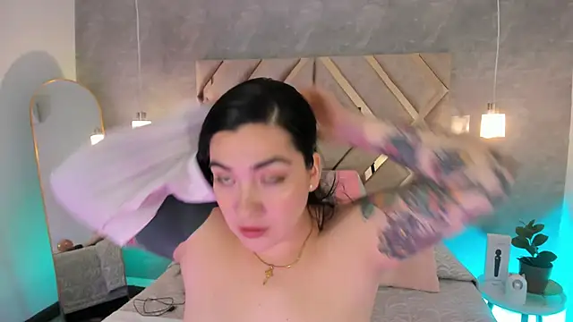 Snapshot of KathiaJenner chatting on February 17, 12:12 pm KathiaJenner online show from February 17, 12:12 pm