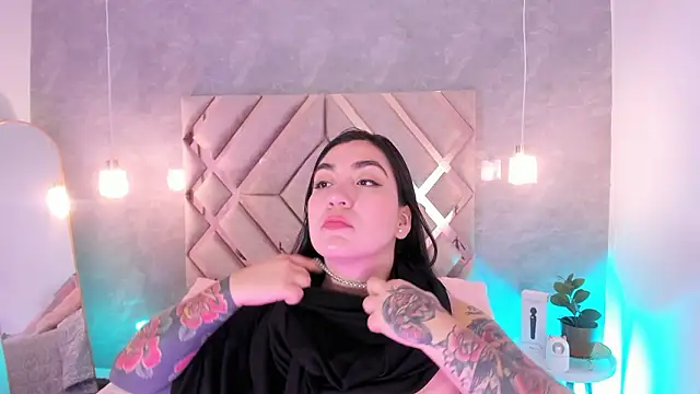 Snapshot of KathiaJenner chatting on February 20, 12:05 pm KathiaJenner online show from February 20, 12:05 pm