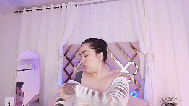 KathiaJenner online show from May 18, 11:38 am
