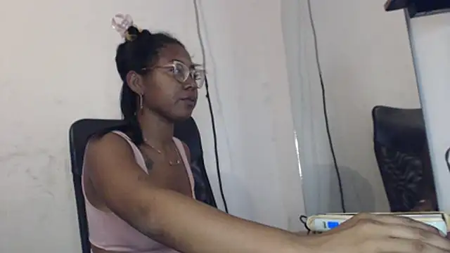 Snapshot of girl_sexy27 chatting on February 13, 7:21 pm girl sexy27 online show from February 13, 7:21 pm