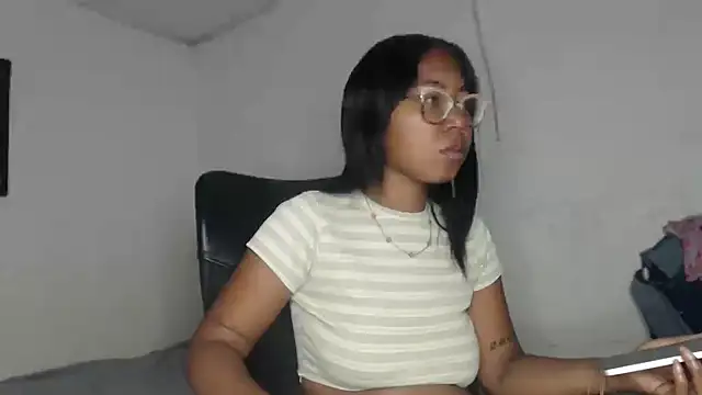 Snapshot of girl_sexy27 chatting on February 25, 3:43 pm girl sexy27 online show from February 25, 3:43 pm