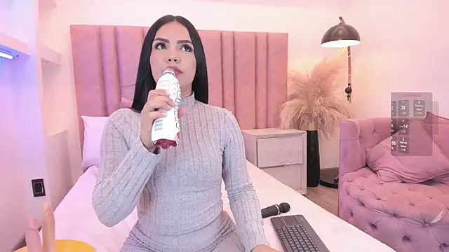 Im LunaLuxe online show from April 8, 9:04 pm