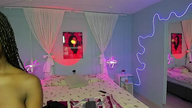 Snapshot of naomi_campell chatting on February 10, 7:18 pm naomi campell online show from February 10, 7:18 pm