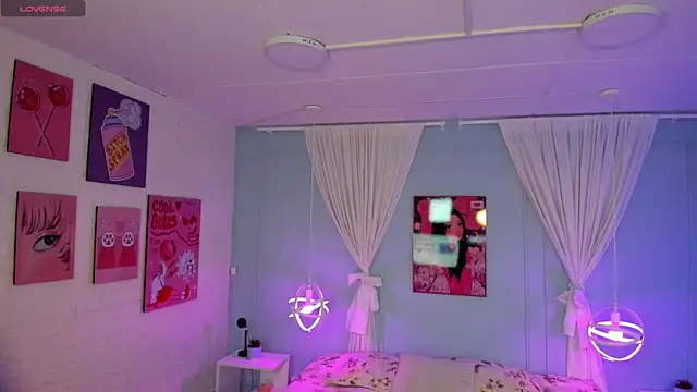 naomi campell online show from March 24, 7:30 pm