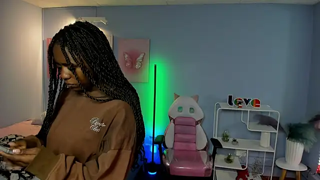 naomi campell online show from April 3, 12:47 pm