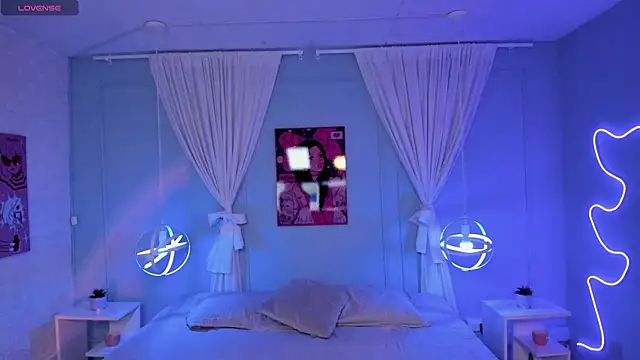 naomi campell online show from April 8, 7:36 pm