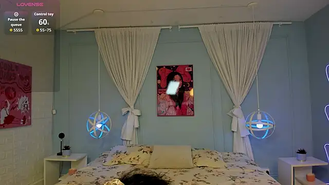 naomi campell online show from April 15, 7:32 pm