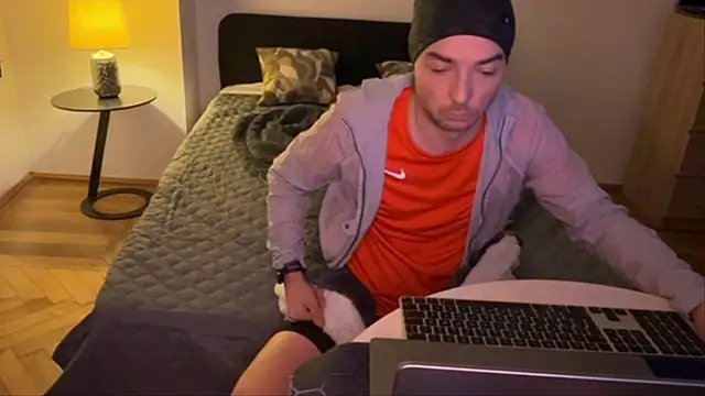 Snapshot of AfterTheRun chatting on February 1, 12:09 am AfterTheRun online show from February 1, 12:09 am