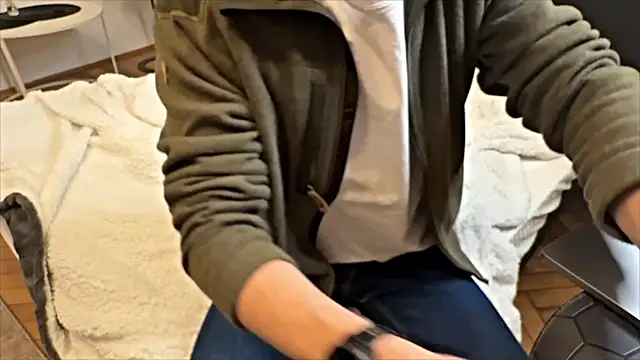 Snapshot of AfterTheRun chatting on March 27, 8:30 pm AfterTheRun online show from March 27, 8:30 pm