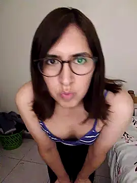 Snapshot of Eide-26 chatting on February 5, 3:44 am Eide-26 online show from February 5, 3:44 am