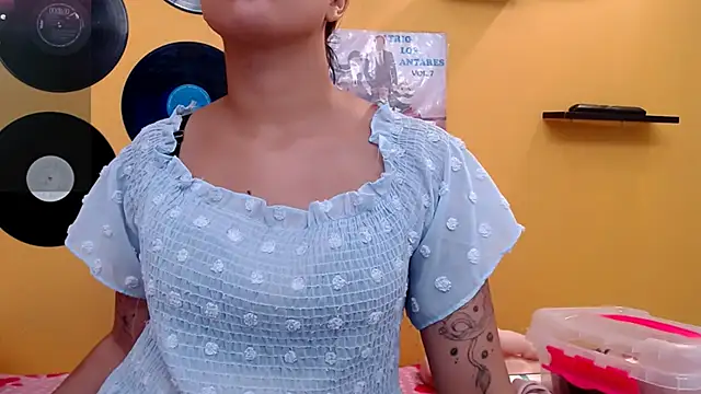 Snapshot of juliette18rose chatting on June 11, 7:45 pm juliette18rose online show from June 11, 7:45 pm