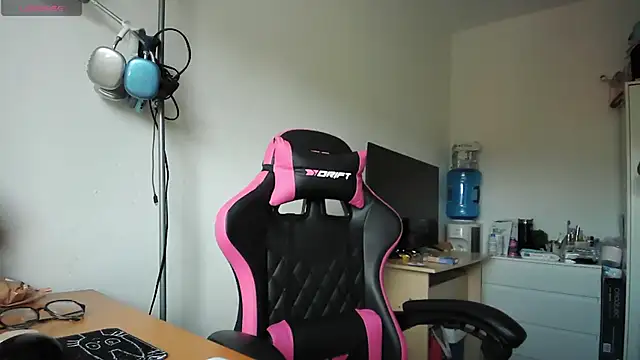 Yulian Milf online show from April 1, 11:00 am