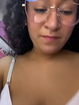 Snapshot of Dany_Moon_ chatting on February 3, 6:22 am Dany Moon online show from February 3, 6:22 am