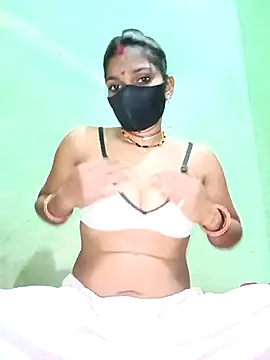 Snapshot of Cute__tanu chatting on February 4, 8:53 am Cute tanu online show from February 4, 8:53 am