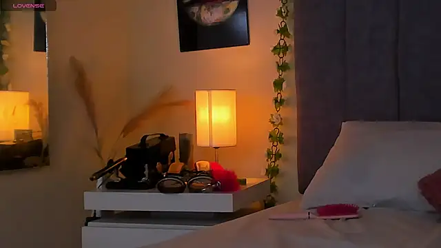 PAMELA BRANZ online show from March 30, 11:55 am