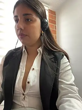 A-uroora online show from February 8, 11:35 am