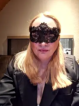 MaskedQueen77 online show from January 18, 3:49 pm