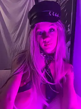 luxxlola online show from February 20, 6:10 am